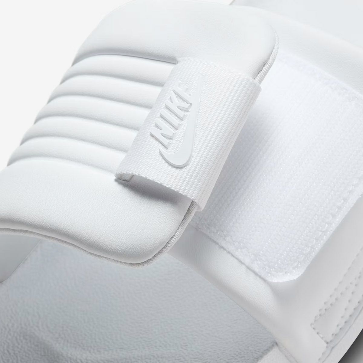 ナイキNIKEシャワーサンダルシャワサン靴オフコートアジャストDV1033-101レディース女性25SU春夏