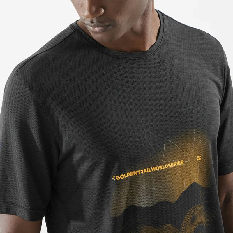 サロモンSALOMONランニングウェア半袖TシャツSHKoutCOREGOLDENTRAILSERIESTEELC2484400メンズ男性25SP春夏