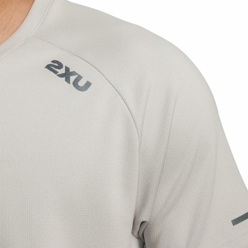 2XUツータイムズユーランニングウェア半袖TシャツエアロTシャツAeroTeeMR6557A-CARBRFメンズ男性25SP春夏