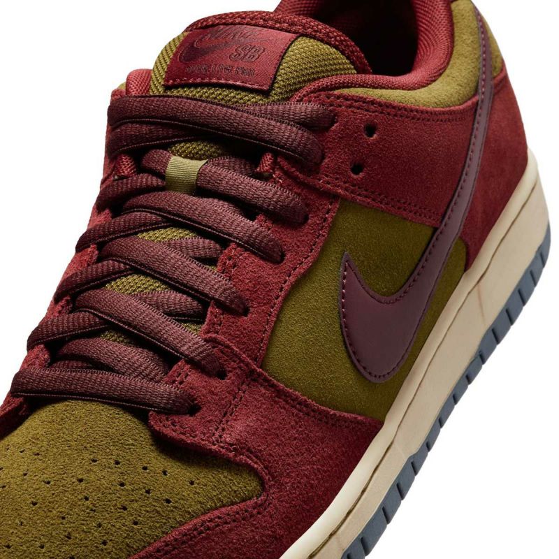 ナイキSBNIKESBスケボースケートボードスケシュースニーカーシューズ靴DUNKLOWPRODarkTeamRedandOliveFlakHQ1625-600メンズ男性25FA秋冬