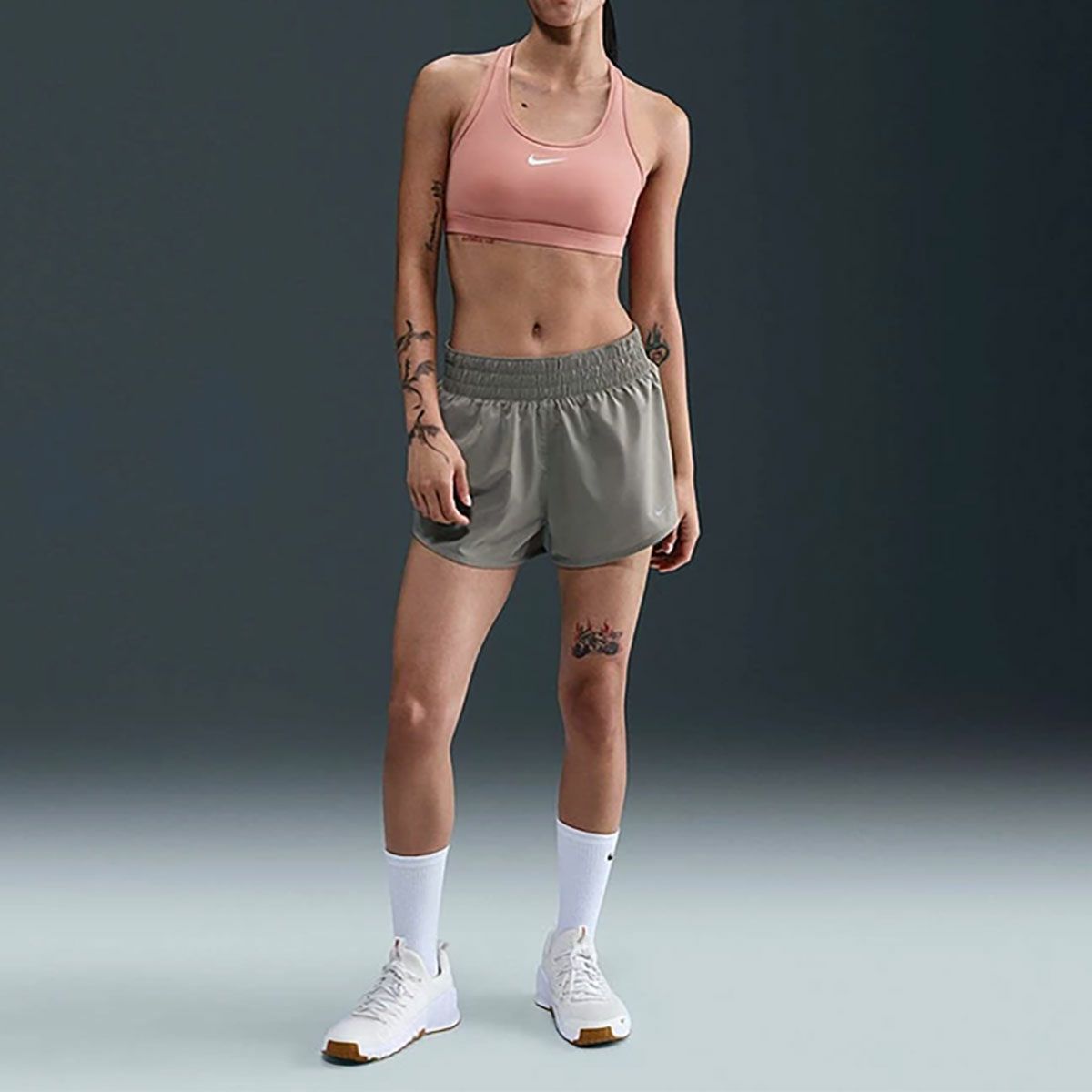 ナイキNIKEジムフィットネスヨガスウッシュミディアムサポートパッディドスポーツブラDX6822-685レディース女性25FA秋冬