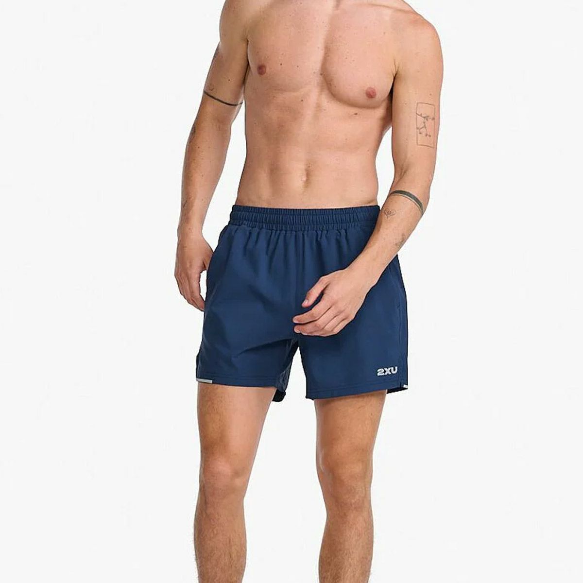 2XUツータイムズユーランニングウェアボトムスショートハーフパンツ短パンエアロ5インチショート2.0Aero5InchShorts2.0MR6903Bメンズ男性25FA秋冬