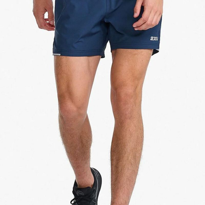 2XUツータイムズユーランニングウェアボトムスショートハーフパンツ短パンエアロ5インチショート2.0Aero5InchShorts2.0MR6903Bメンズ男性25FA秋冬