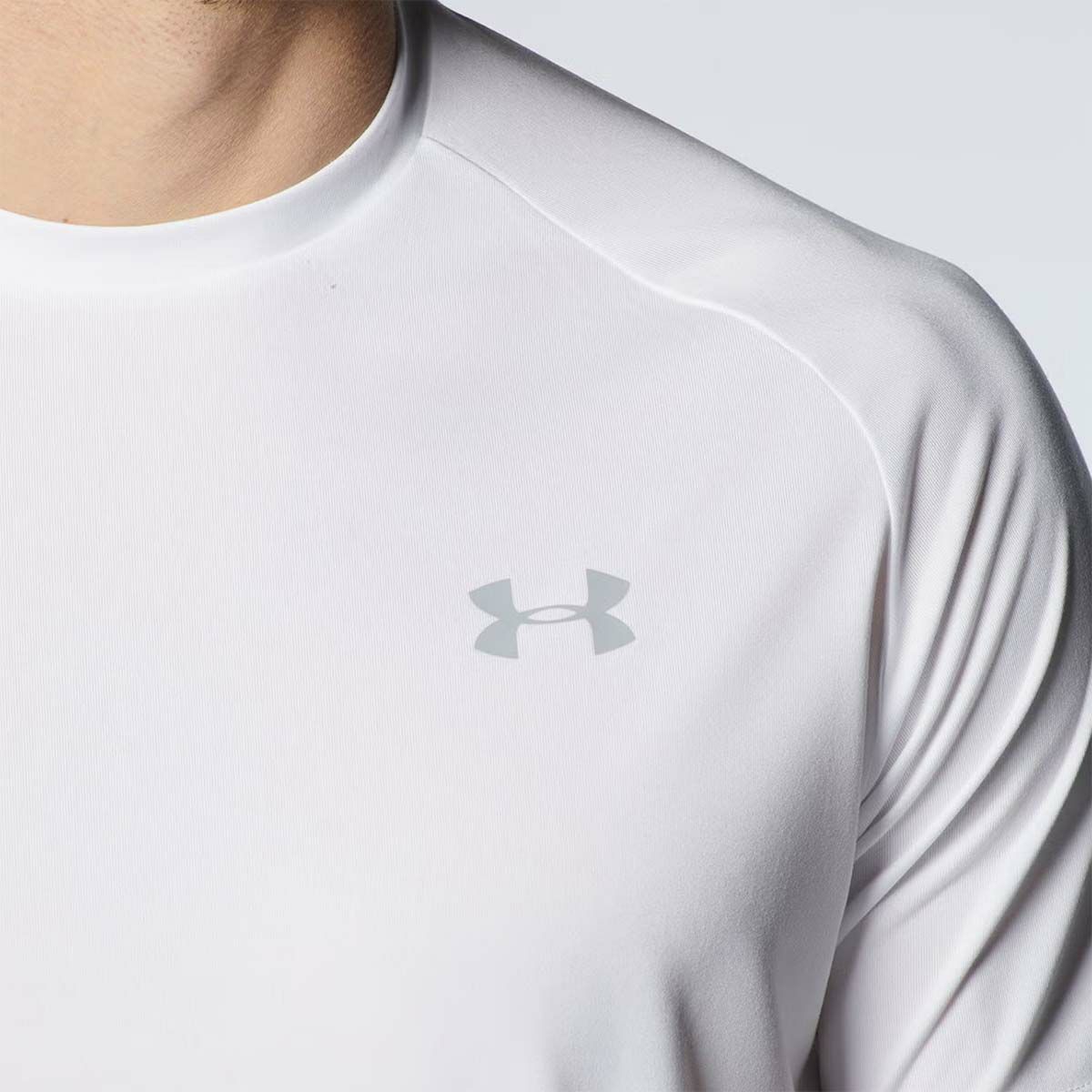 アンダーアーマーUNDERARMOURジムフィットネスヨガウェア半袖TシャツテックショートスリーブTシャツ2.0Tech2.0SSTee1358553-100メンズ男性25FA秋冬