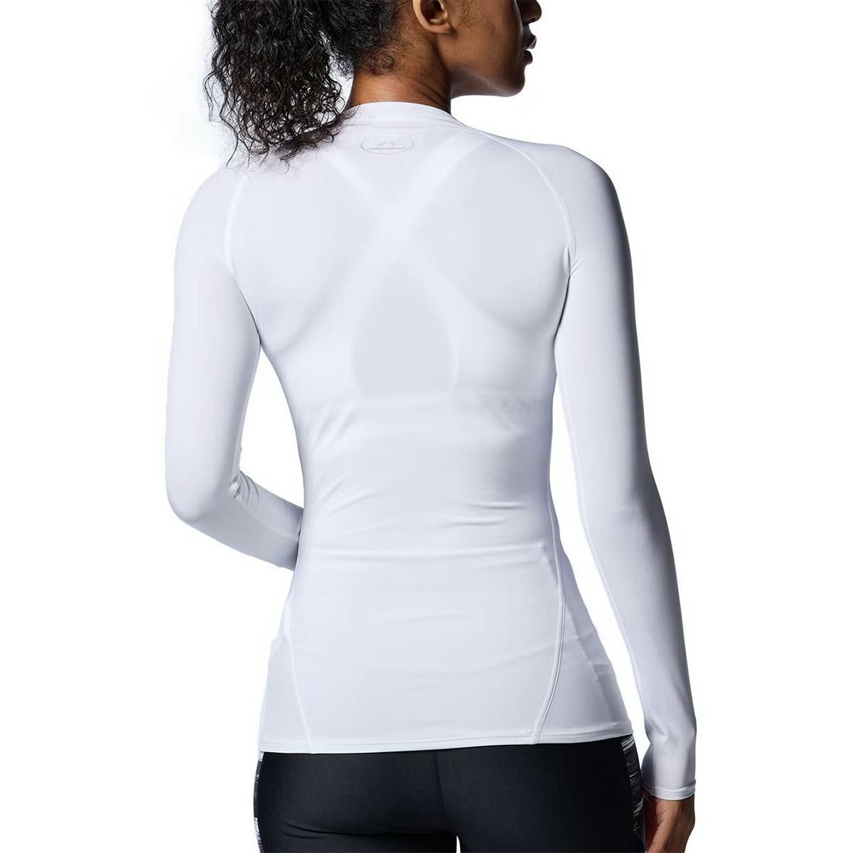 アンダーアーマーUNDERARMOURジムフィットネスヨガウェアインナーシャツアンダーシャツヒートギアコンプレッションクルーシャツHGCompressionLSCrew1358604-100レディース女性25FA秋冬