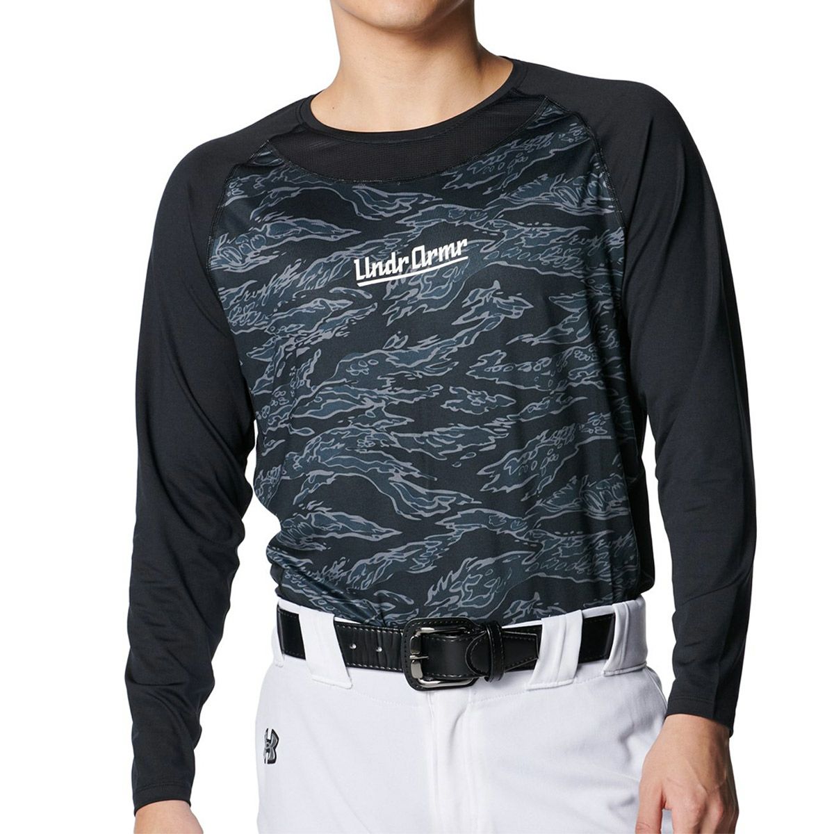 アンダーアーマーUNDERARMOURベースボール野球ソフトボールウェアインナーシャツアンダーシャツヒートギアコンフォートフィッティドカモロングスリーブクルーネックシャツHGCOMFORTFITTEDLSNOV6001309-001メンズ男性25FA秋冬