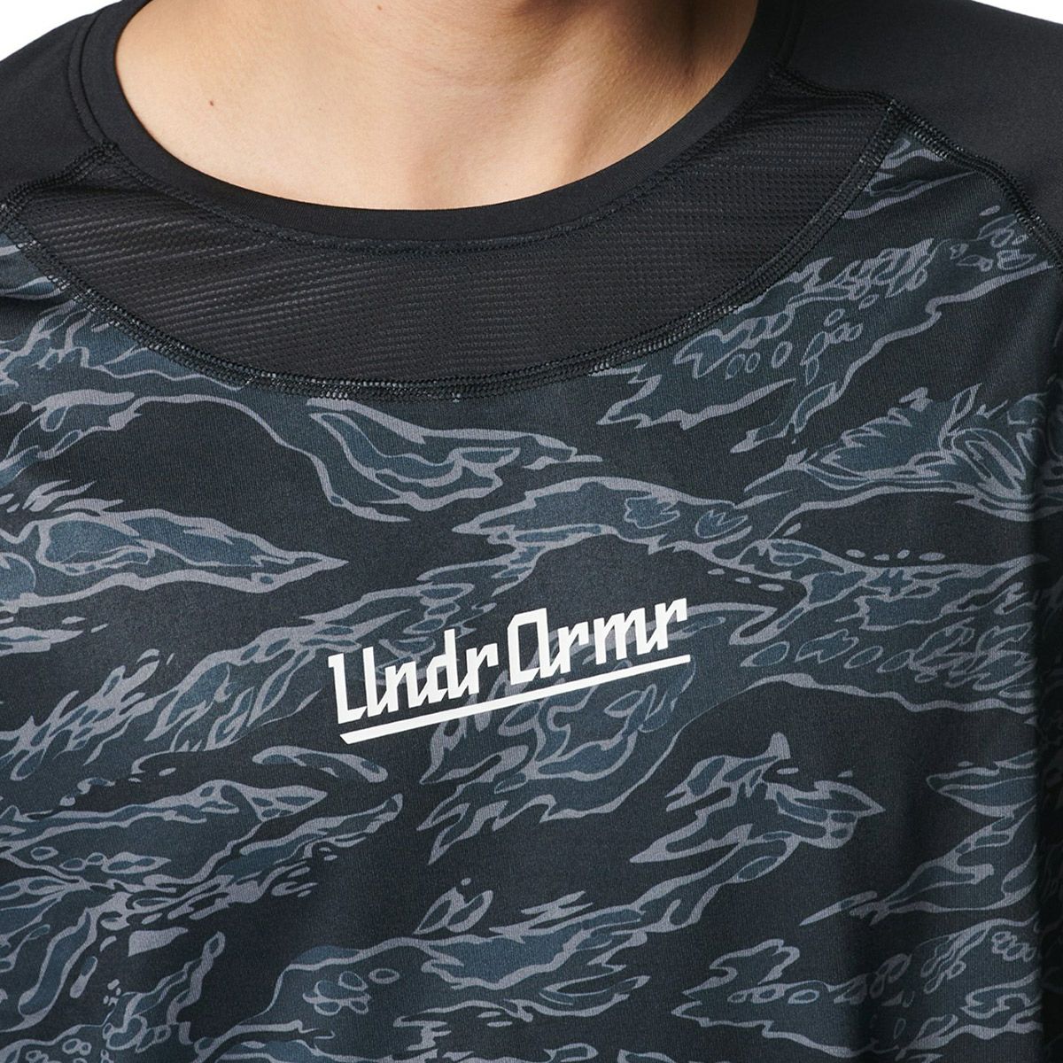 アンダーアーマーUNDERARMOURベースボール野球ソフトボールウェアインナーシャツアンダーシャツヒートギアコンフォートフィッティドカモロングスリーブクルーネックシャツHGCOMFORTFITTEDLSNOV6001309-001メンズ男性25FA秋冬