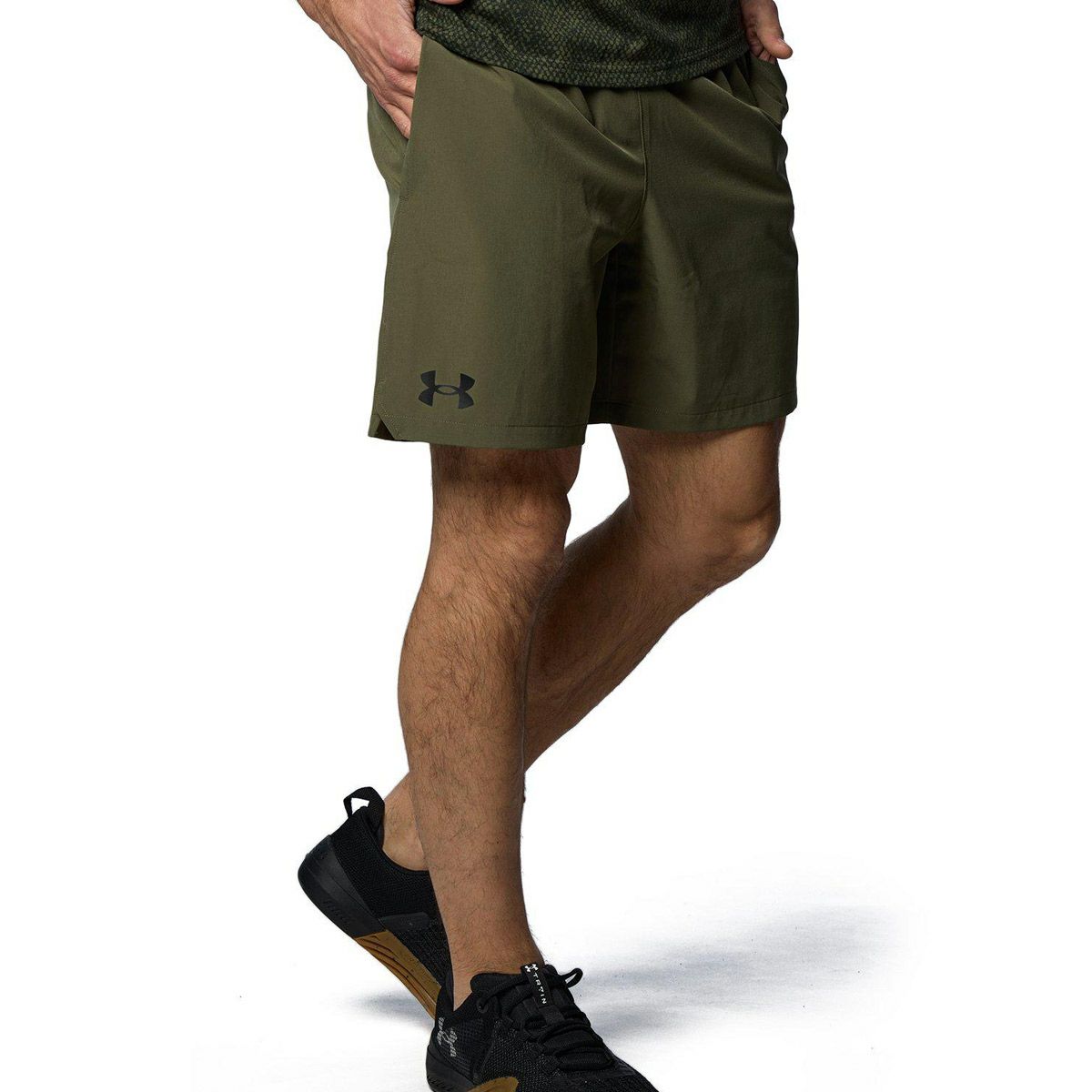 アンダーアーマーUNDERARMOURジムフィットネスヨガウェアボトムスショートハーフパンツ短パンUAウーブン7インチショーツWOVEN7inShort1384809-390メンズ男性25FA秋冬