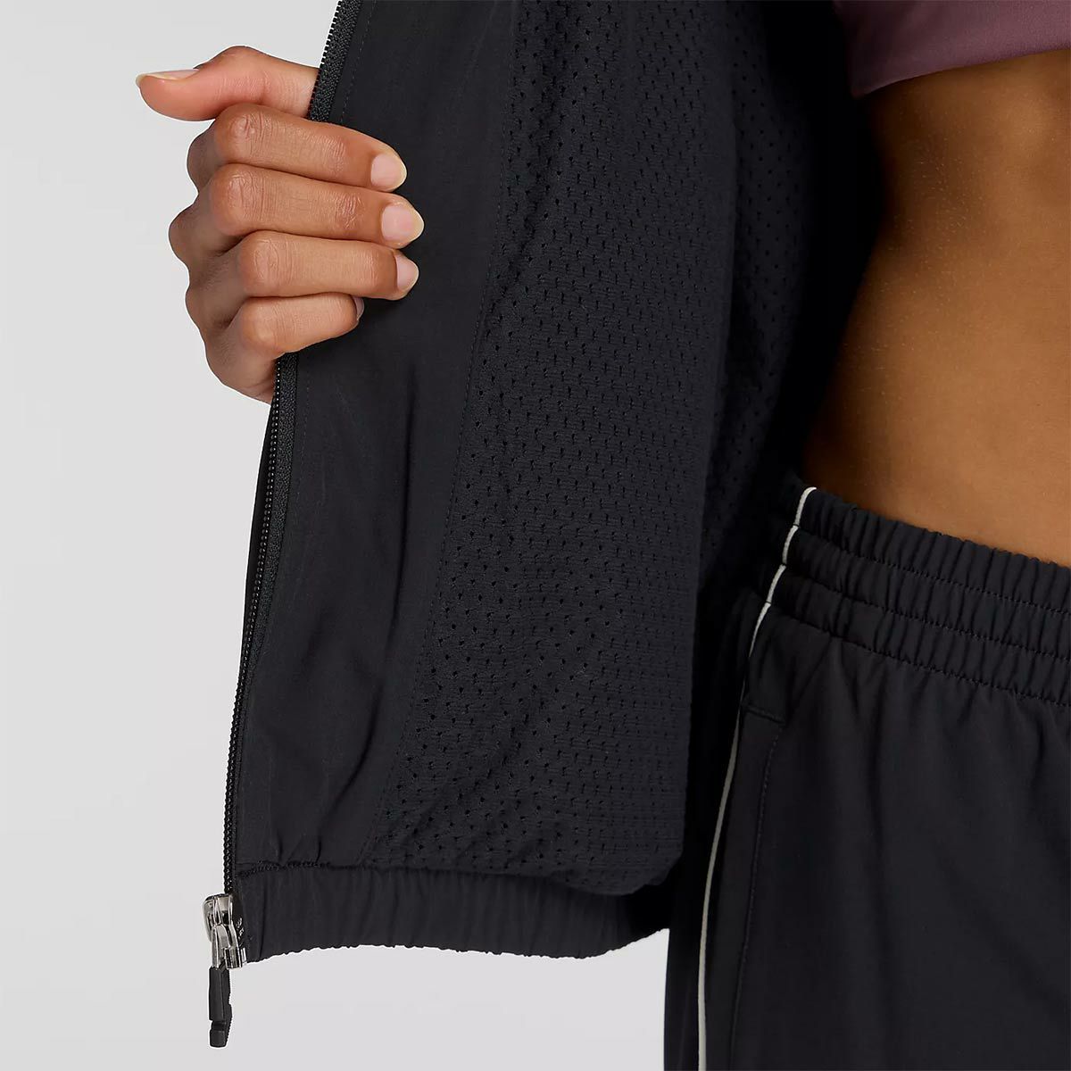 ニューバランスNewBalanceジムフィットネスヨガウェアアウタージャケットBrushedTricotLinedWovenTrackJacketAWJ53171-BKレディース女性25FA秋冬