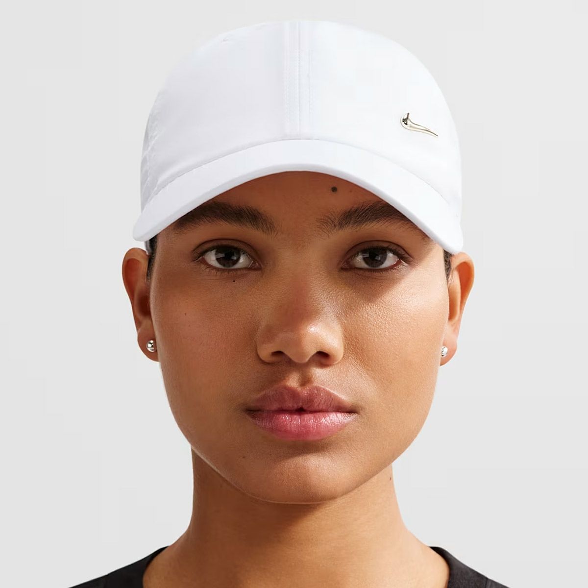 ナイキNIKEアウトドアカジュアル帽子キャップDri-FITクラブアンストラクチャードメタルスウッシュキャップFB5372-101メンズレディースユニセックス26SP春夏