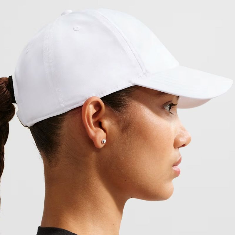 ナイキNIKEアウトドアカジュアル帽子キャップDri-FITクラブアンストラクチャードメタルスウッシュキャップFB5372-101メンズレディースユニセックス26SP春夏