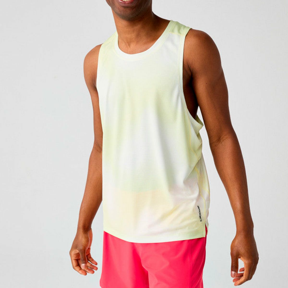 ブルックスBROOKSランニングウェアノースリーブタンクトップシングレットDashSingletPrintedイエローBAM5890メンズ男性26SP春夏