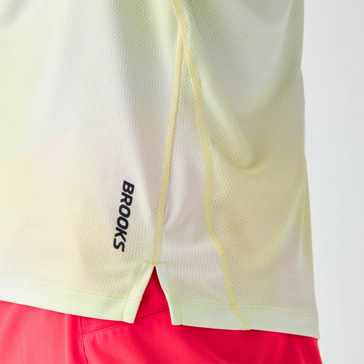 ブルックスBROOKSランニングウェアノースリーブタンクトップシングレットDashSingletPrintedイエローBAM5890メンズ男性26SP春夏